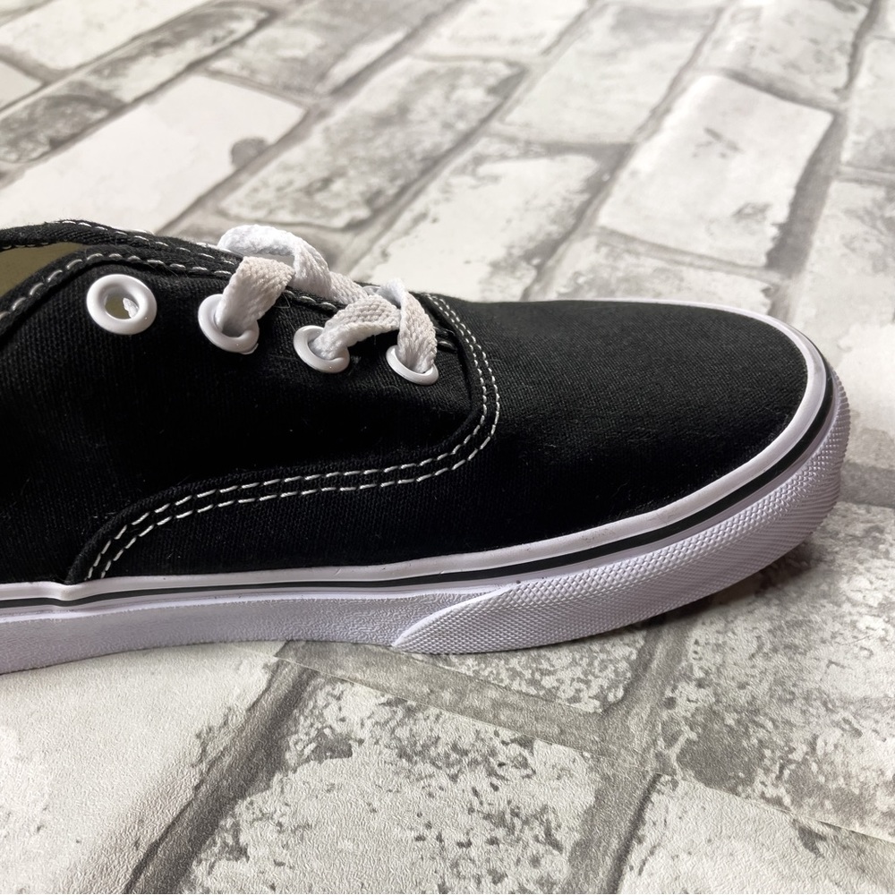 Authentic Vans (In Excellent Condition) - Picture 4 of 10
